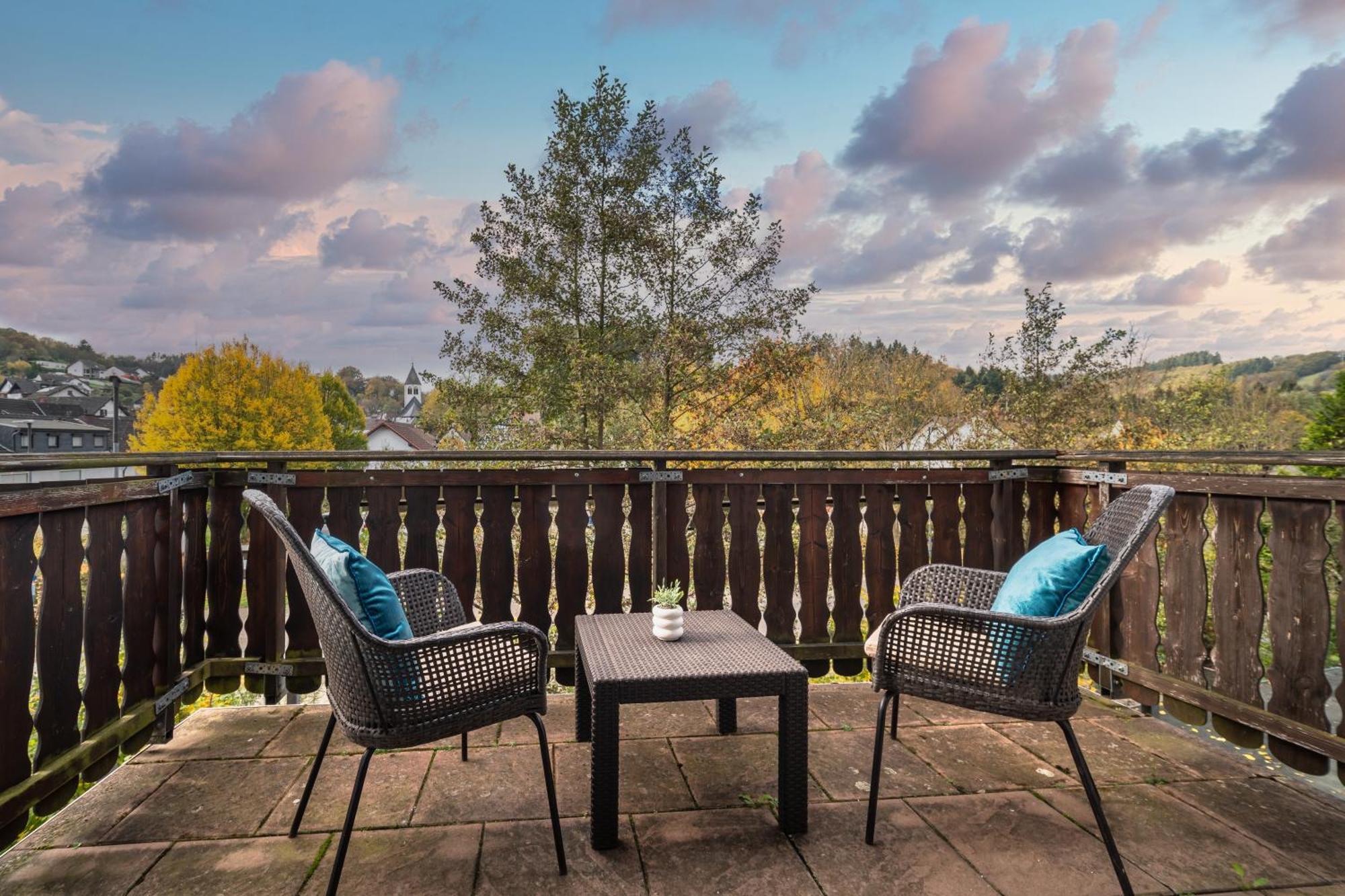 Balkon Zimmer - Apartment Gonnersdorf  Extérieur photo